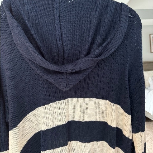 Lightweight hooded blue and‎ white striped sweater - Picture 5 of 5